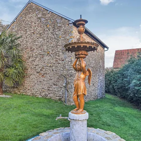 Cozy In Saint-brice-de-landell * Saint-Brice-de-Landelles